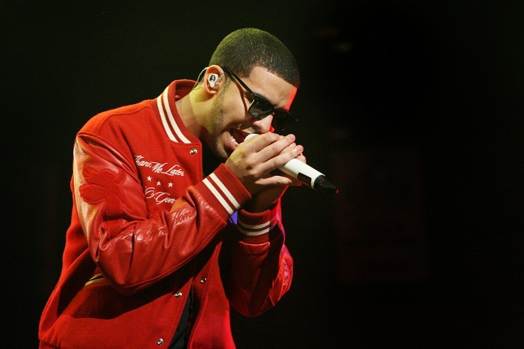 Platinum-selling+rapper+Drake+performed+live+in+2010+to+a+nearly+sold+out+crowd+at+the+NIU+Convocation+Center.