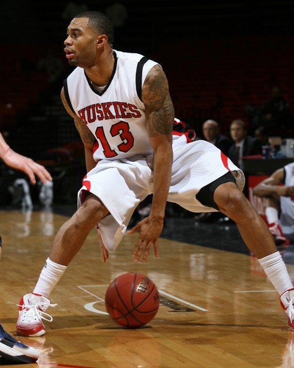 Xavier Silas' 39 points against the Akron Zips on Wednesday night ended the Huskies' 2-game losing skid.