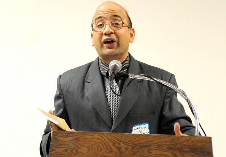 Jerry Burnes | Northern Star
Amitabh Pal, managing editor of Progressive Magazine, speaks about violence in Islam Wednesday night at Hertiage Room of the Holmes Student Center. 