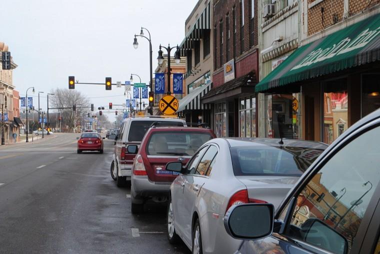 Anna Vogt | Northern Star
New parking regulations in downtown DeKalb will allow drivers to remain in city lots overnight. Changes to parking on the street, such as Lincoln Highway, will remain a no parking zone from 2-6 a.m.