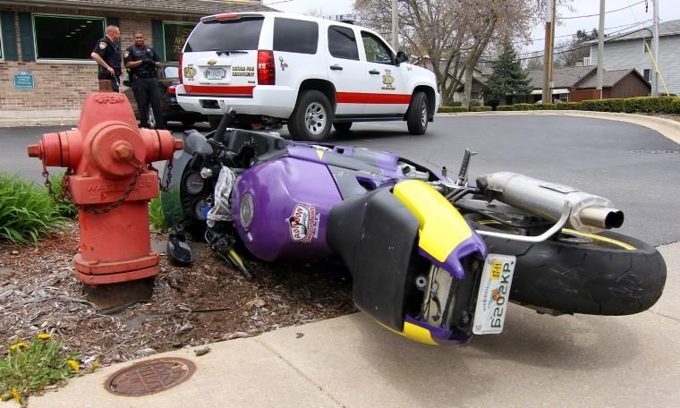 Erik Anderson | Northern Star
Motorcycle crashes in front of Star Appartments on Lucinda Ave. Monday afternoon.