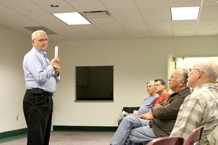 Civil War expert Tom Oestreicher speaks at the Sycamore Public
Library Monday night.
