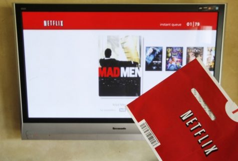 In this Oct. 1 photo, a Netflix DVD envelope and Netflix
on-screen television menu are shown in Surfside, Fla. Netflix's CEO
says it's abandoning its widely panned decision to separate its
DVD-by-mail and Internet streaming accounts.