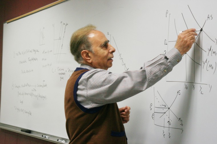 Economics professor Kahn Mohabbat teaches his ECON 361 class
supply and demand in DuSable Hall Tuesday afternoon.
