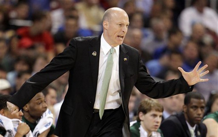 Ohio head coach John Groce directs his team during the first half of an NCAA tournament Midwest Regional college basketball game against North Carolina, Friday, March 23, 2012, in St. Louis. (AP Photo/Jeff Roberson)
