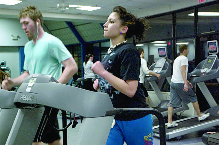 Freshman+biology+major+Vanessa+Gonzalez+runs+on+a+treadmill+at+the+NIU+Recreation+Center+in+April.