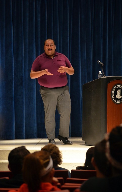 The Latino American Association invited 22-year-old Daniel Hernandez Jr. to speak about his struggles and successes as a Latino and gay man. Hernandez spoke in the Holmes Student Center’s Carl Sandburg Auditorium on Monday.
