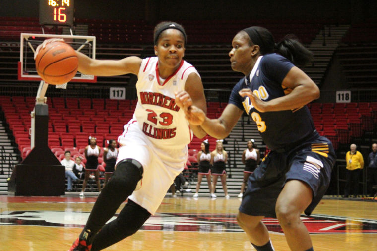 Sophomore forward, Jada Buggs (#23) drives into the lane in the game against the University of Toledo on Saturday.
