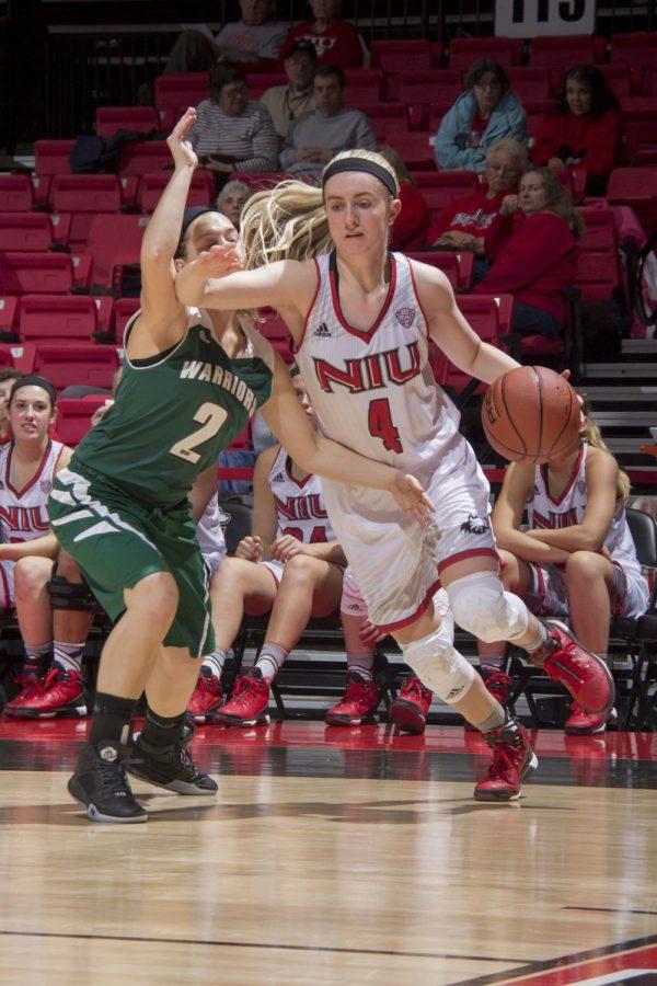 Courtney+Woods%2C+freshman+guard%2Fforward%2C+dribbles+down+the+baseline+in+a+Nov.+17+game+against+Wisconsin+Lutheran.+The+Huskies+won+69-42.