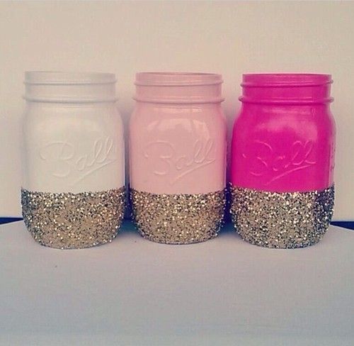 These mason jar pencil holders are easy to make and a cute way to customize a dorm room.