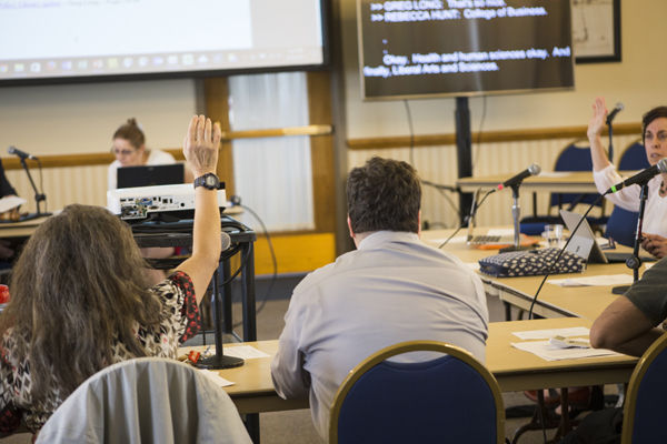 Faculty Senate discusses proposed legislation that affects admissions