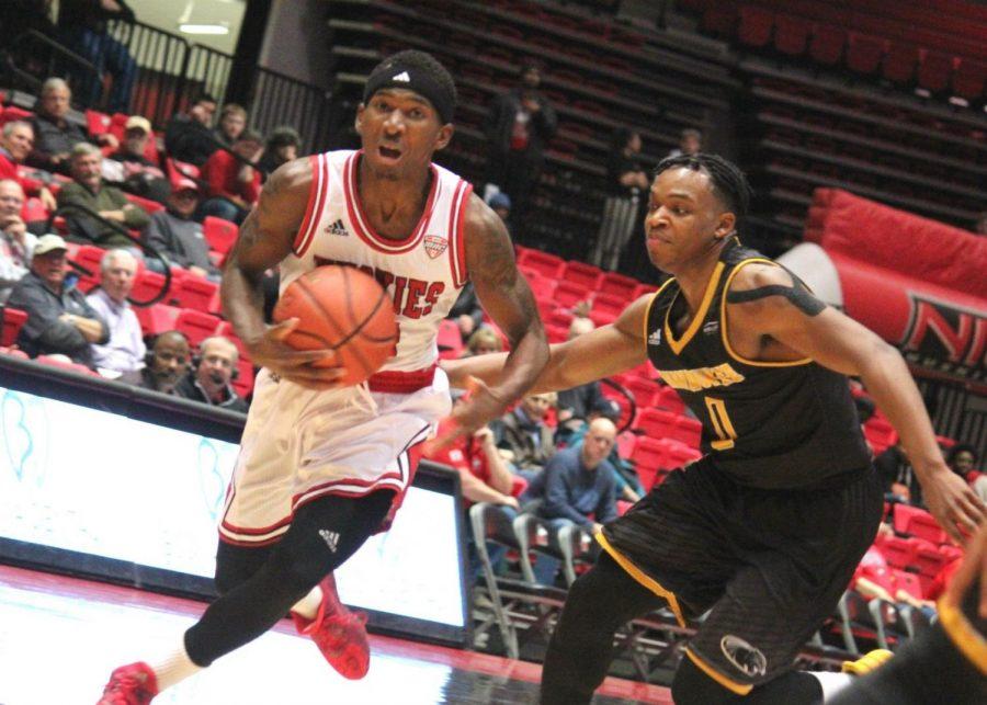 Mens basketball handles Chicago State