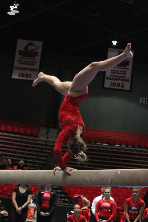 Gymnastics hangs tough with Kent State