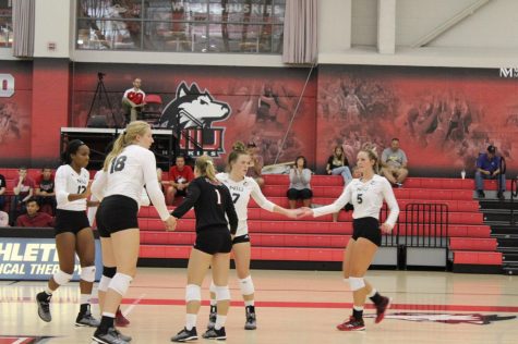 Volleyball gets swept in Western Kentucky tournament