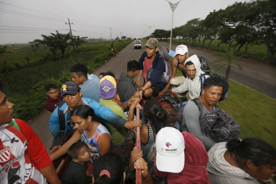 Migrant caravan stirs politics