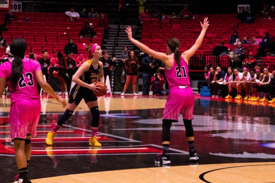 Womens basketball falls to the Chippewas