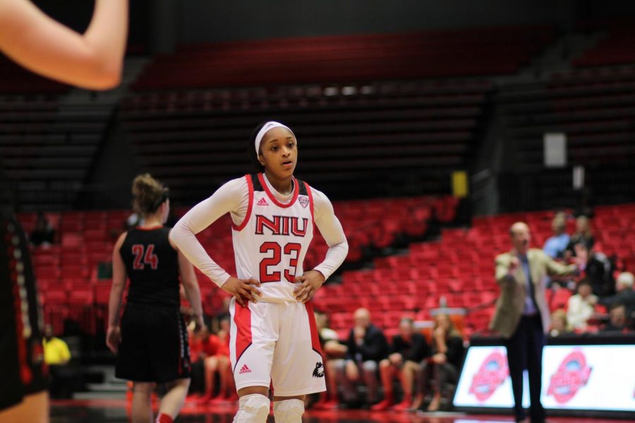 Womens basketball falls in first round of MAC Championships to EMU