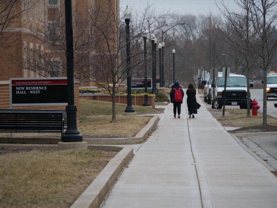 Students+walk+back+to+their+cars+Wednesday+after+the+university+announced+students+had+the+option+to+move+out+or+remain+living+in+campus+housing.+Students+are+allowed+to+continue+moving+out+by+appointment+through+Sunday+after+the+governor+issued+a+stay-at-home+order+Friday.