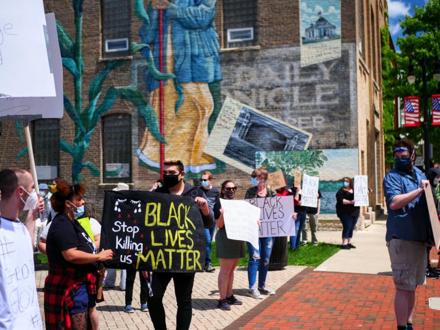 Protesters+line+the+sidewalks+along+Lincoln+Highway+in+a+peaceful+protest+for+Black+Lives+Matter+on+Saturday%2C+May+30th.+