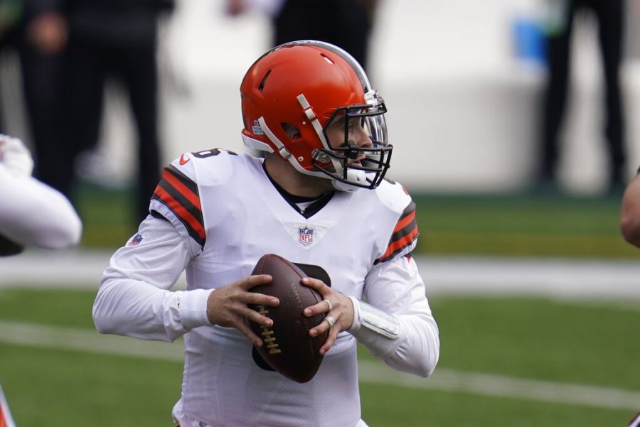 Cleveland Browns quarterback Baker Mayfield (6) looks to throw during the first half of an NFL football game against the Cincinnati Bengals, Sunday, Oct. 25, 2020, in Cincinnati.