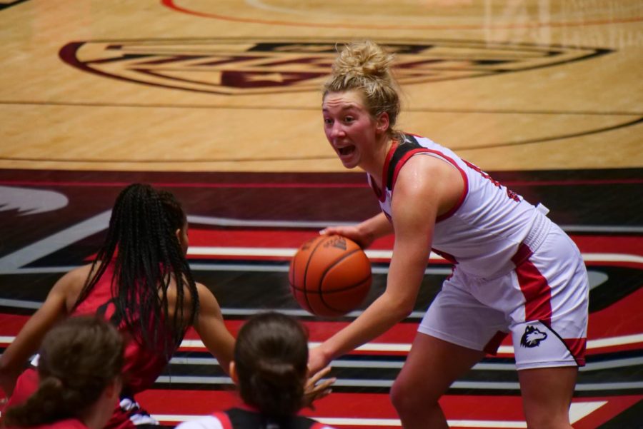 Sophomore guard Grace Hunter (right) runs the offense Nov. 25, during NIU's 85-61 loss to IUPUI in DeKalb, Illinois. Hunter had three points and two assists in the season opener.