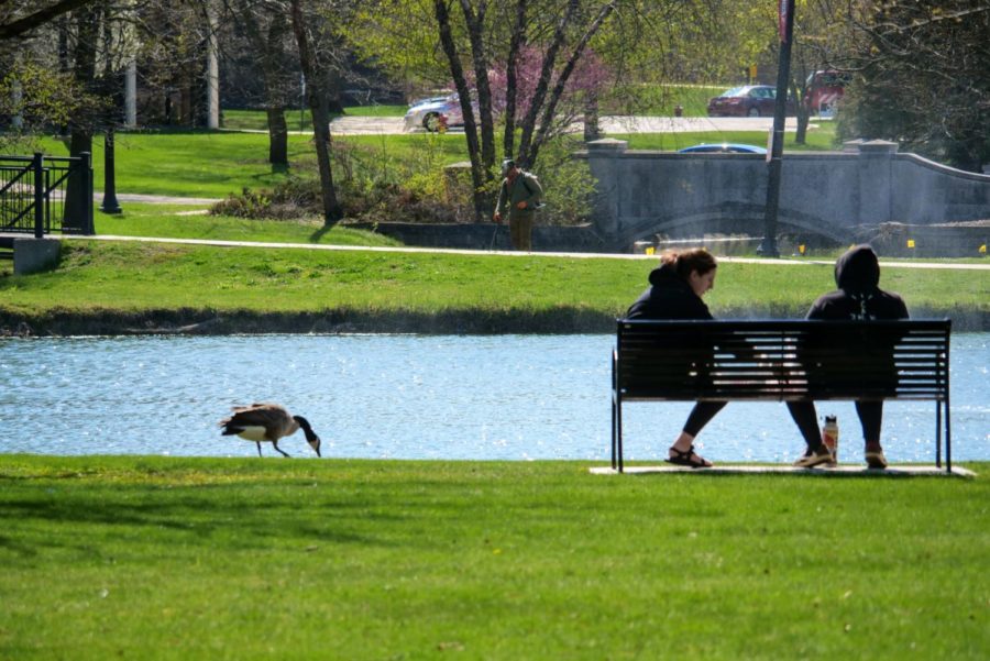 Two+NIU+students+sit+on+a+bench+at+the+East+Lagoon.