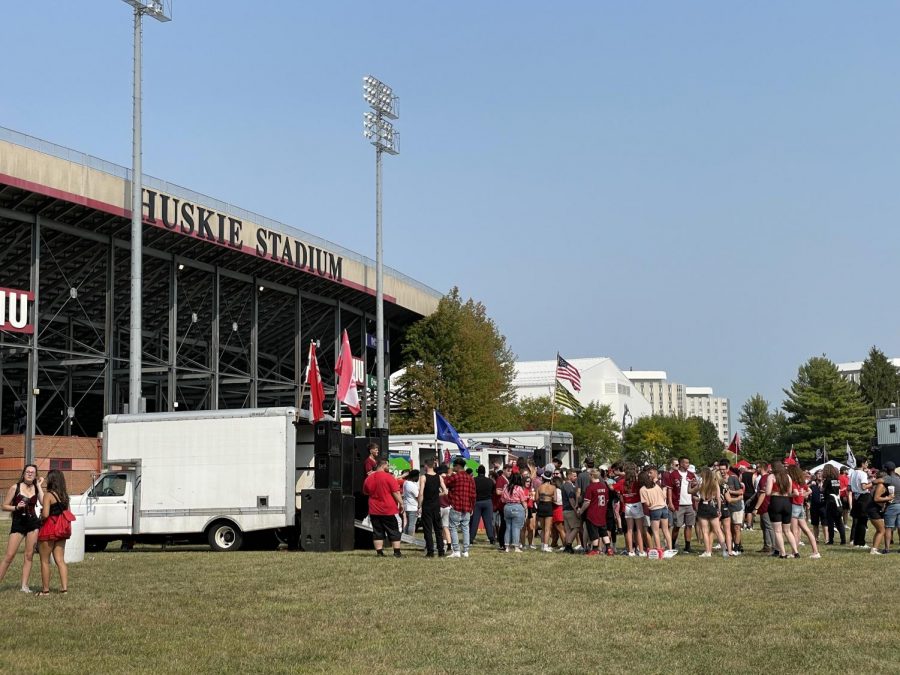NIU Athletics adjust to address Huskie Stadium long lines