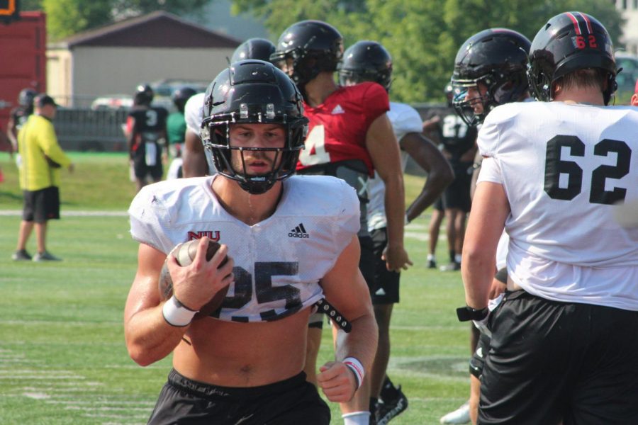 Redshirt+senior+running+back+Clint+Ratkovich+practices+on+Aug.+20+at+Huskies+Stadium.