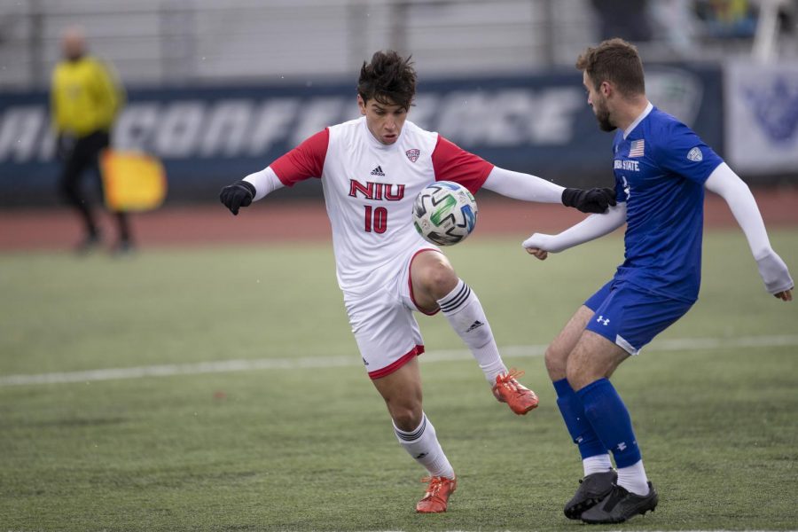 Senior+forward+Miguel+Maynez+Jr.+takes+the+ball+on+the+attack+against+Georiga+State+University+during+Sundays+MAC+Championship+game+in+DeKalb.+Maynez+scored+the+tying+goal+in+the+second-half+of+NIU+2-1+2OT+victory+against+the+Panthers.