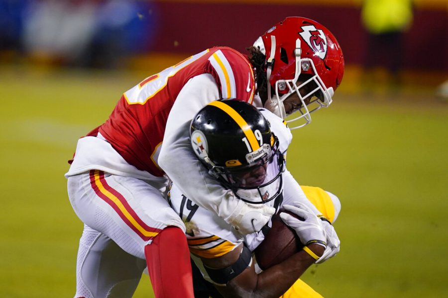 Pittsburgh Steelers wide receiver JuJu Smith-Schuster is tackled by Kansas City Chiefs cornerback LJarius Sneed during the second half of Sundays Super Wild Card playoff game in Kansas City, Missouri. (AP Photo/Ed Zurga)