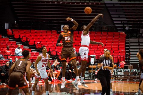 IN PICTURES: Huskie Basketball vs Bowling Green