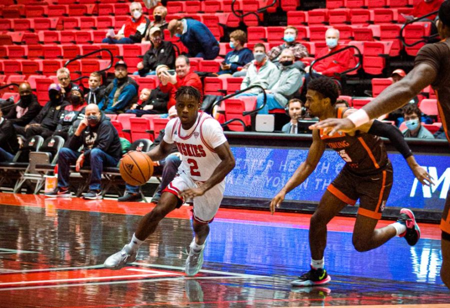 Junior guard Kaleb Thornton (left) makes a drive down the court against the Bowling Green Falcons in a 92-83 loss on Jan. 18 at the Convocation Center in DeKalb. NIU proceeded to lose its second matchup with BGSU Saturday, falling on the road 87-65 in Bowling Green. (Zulfiqar Ahmed | Northern Star)
