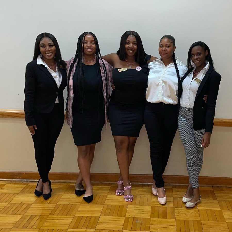 Left to right: Jordyn Crosby, Tashay Brown,
De’Aushea Usher, Amaiya Bailey, Tyler Lawson. S.I.S.T.E.R.S organizations purpose is to empower and inspire women. 