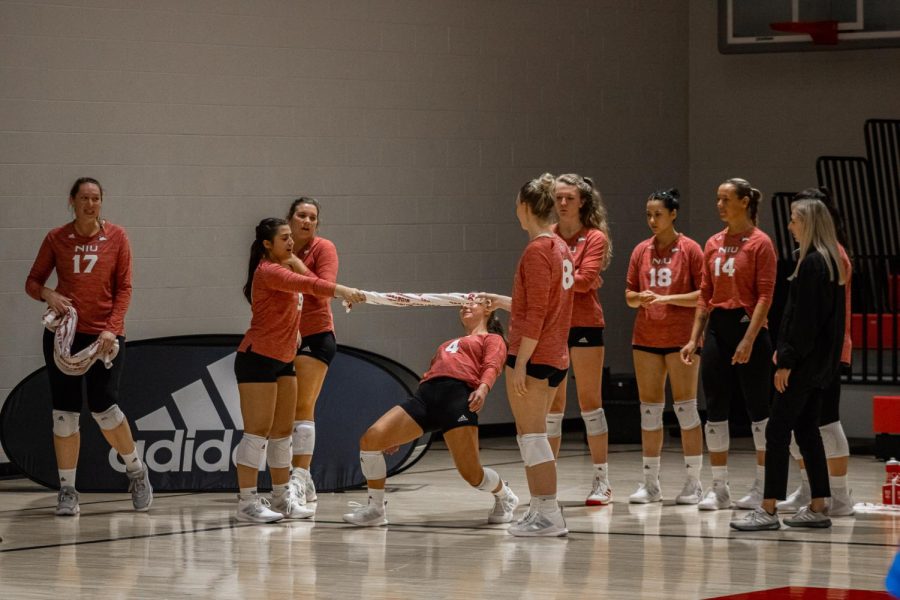Defensive+specialist+and+libero+Olivia+Hogan+attempting+to+limbo+beneath+a+towel+with+members+of+the+NIU+volleyball+team.+The+team+played+limbo+while+waiting+for+a+challenge+review+in+the+first+set+of+their+match+against+South+Dakota+State+Aug.+26.+%28Sean+Reed+%7C+Northern+Star%29.