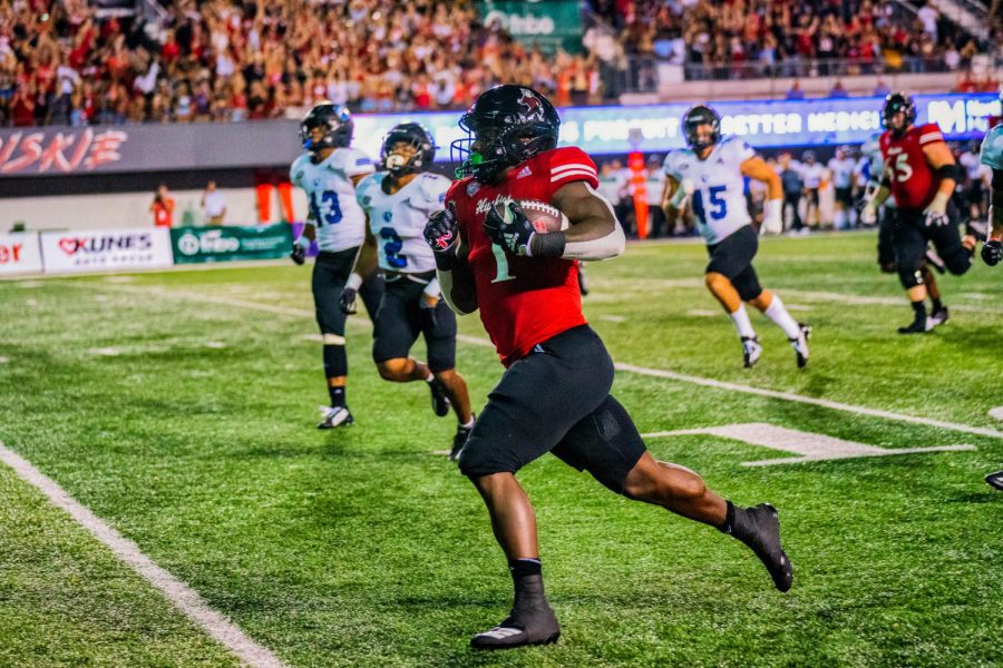 Then-sophomore running back Antario Brown rushes down the left side of the field on a 35-yard touchdown run on Sept. 1, 2022 (Ivan Meza | Northern Star)