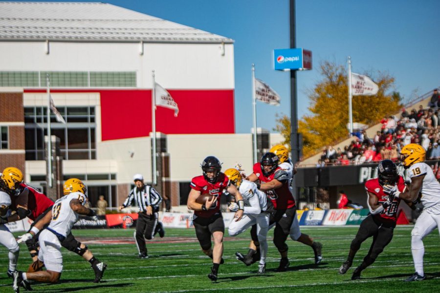 Sophomore+quarterback+Justin+Lynch+races+for+15-yard+touchdown+during+the+115th+Homecoming+Game+against+the+University+of+Toledo+Rockets+on+Oct.+8+at+Huskie+Stadium.+Lynch+ran+into+the+end+zone+for+the+deciding+score+in+NIU%E2%80%99s+conference+matchup+with+Western+Michigan+University+on+Wednesday.+%28Sean+Reed+%7C+Northern+Star%29