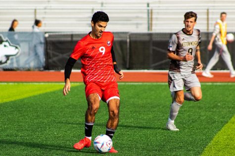 Redshirt senior forward Enrique Banuelos in possession of the ball during NIU men’s soccer match Sunday night at the NIU Soccer & Track and Field Complex. (Marco Sotelo Avila | Northern Star)