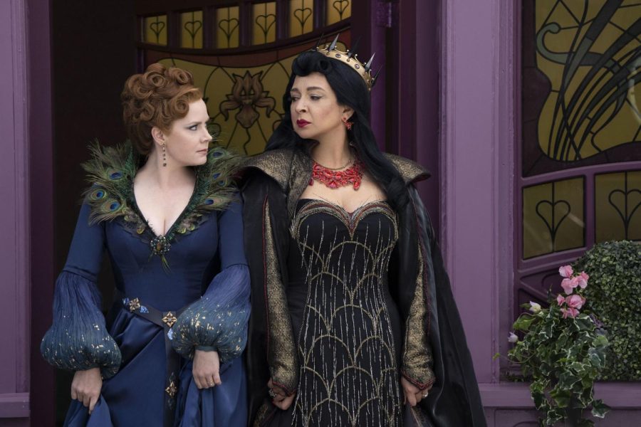 (L-R): Amy Adams as Giselle and Maya Rudolph as Malvina Monroe in Disneys live-action DISENCHANTED, exclusively on Disney+. Photo by Jonathan Hession. © 2022 Disney Enterprises, Inc. All Rights Reserved.