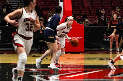 NIU senior guard Chelby Koker (10) passes the ball down court to sophomore forward Laura Nickel (32) during the Huskies’ matchup against Kent State Wednesday at the NIU Convocation Center. (Nyla Owens | Northern Star)