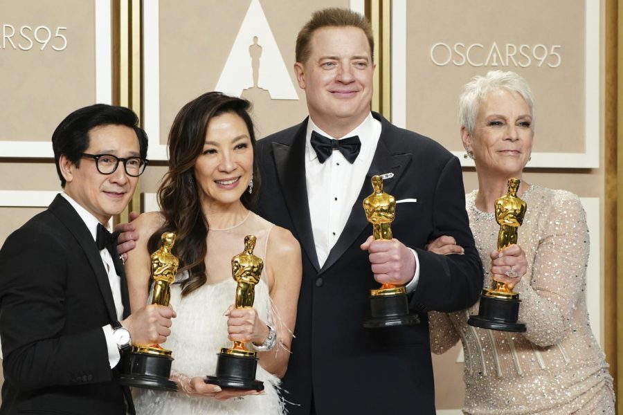 Academy+Award+winners+Ke+Huy+Quan+%28left%29%2C+Michelle+Yeoh%2C+Brendan+Fraser+and+Jamie+Lee+Curtis+pose+after+winning.+While+Quan+and+Yeoh+were+the+consensus+picks%2C+viewers+were+unhappy+with+Curtis+win.