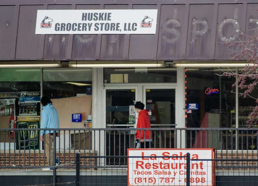 The+Huskie+Grocery+Store%2C+LLC+located+at+901+Lucinda+Ave.+The+store+offers+a+selection+of+food+that+caters+to+an+array+Indian+and+Asian+students.+%28Tim+Dodge+%7C+Norther+Star%29