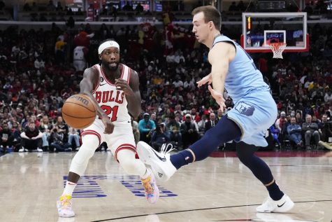 Chicago Bulls guard Patrick Beverley, left, passes against Memphis Grizzlies guard Luke Kennard during the first half of an NBA basketball game in Chicago, Sunday, April 2, 2023. (AP Photo/Nam Y. Huh)