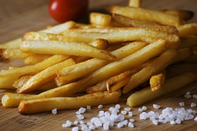  A handful of french fries sit on a table. There is a debate on which fast-food chain has the best fries. (Courtesy of Wikimedia Commons)