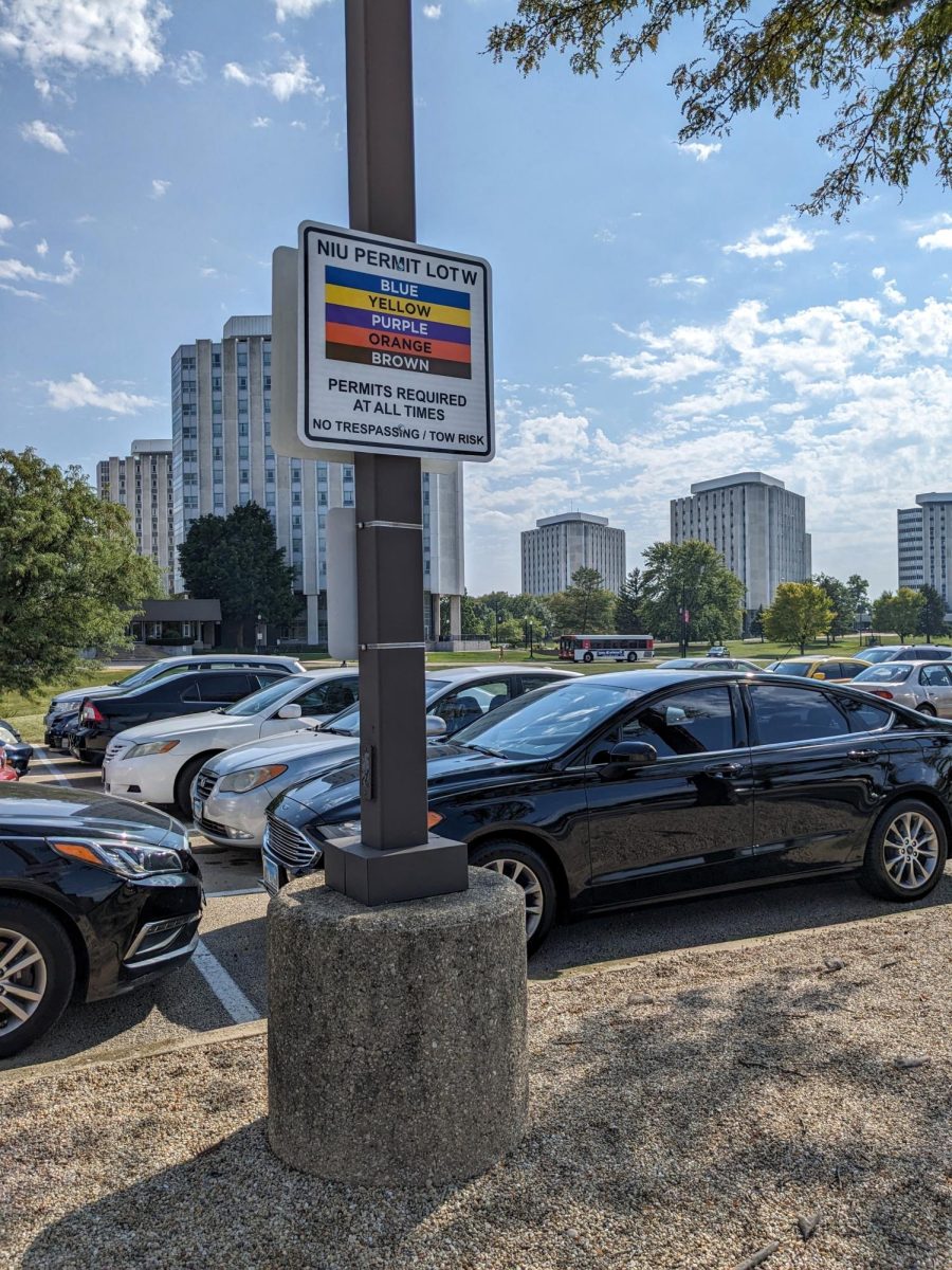 Grant Towers new student parking signage. Multiple lots have been changed to allow commuter students to park in more places. (Nyla Owens | Northern Star)