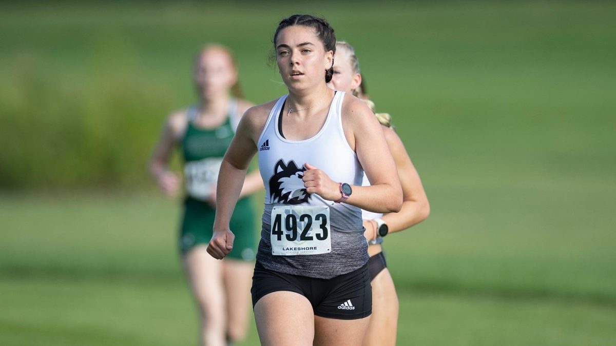 Senior Julia Finegan runs at the Western Illinois Invitational cross country meet on Sept. 1. The Huskies finished the event tied for second place. (Photo courtesy of NIU Athletics)
