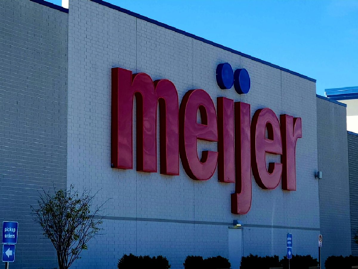 An angular view of the grocery store Meijer in Sycamore. Meijer is one of many stores where students can get discounted groceries at. (Umer Khan | Northern Star)