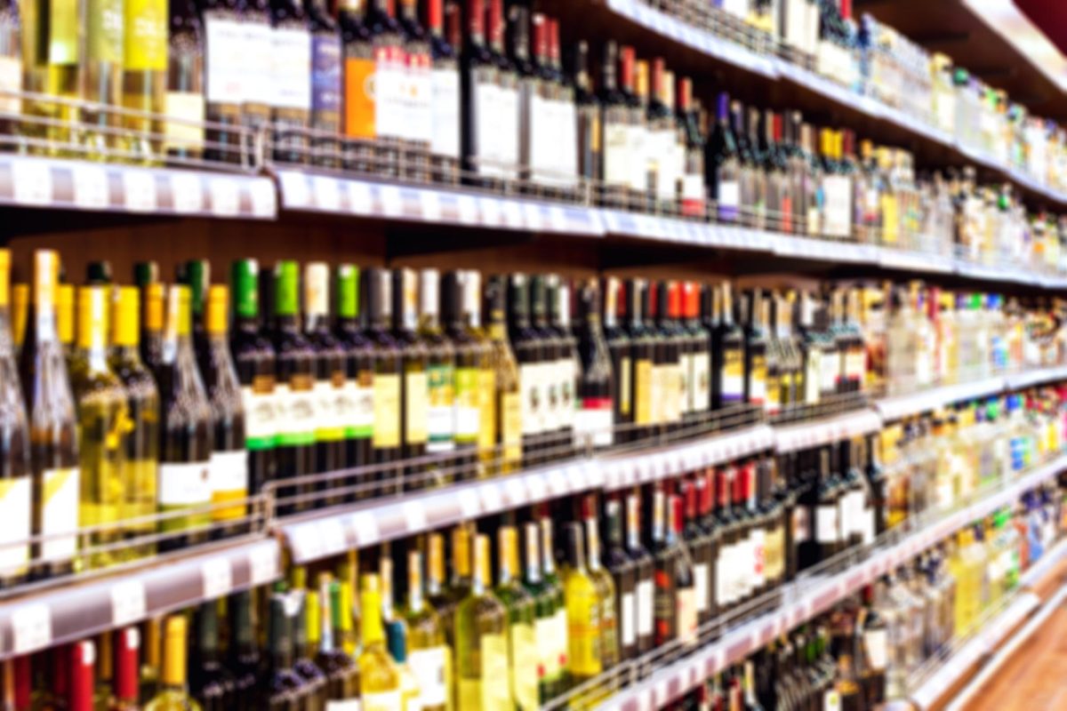 Bottles of alcohol sit on a grocery store shelf. Illinois is now mandating that alcoholic beverages are clearly labeled and stocked in a way that does not mislead consumers about their alcohol content. (Courtesy of Getty Images)
