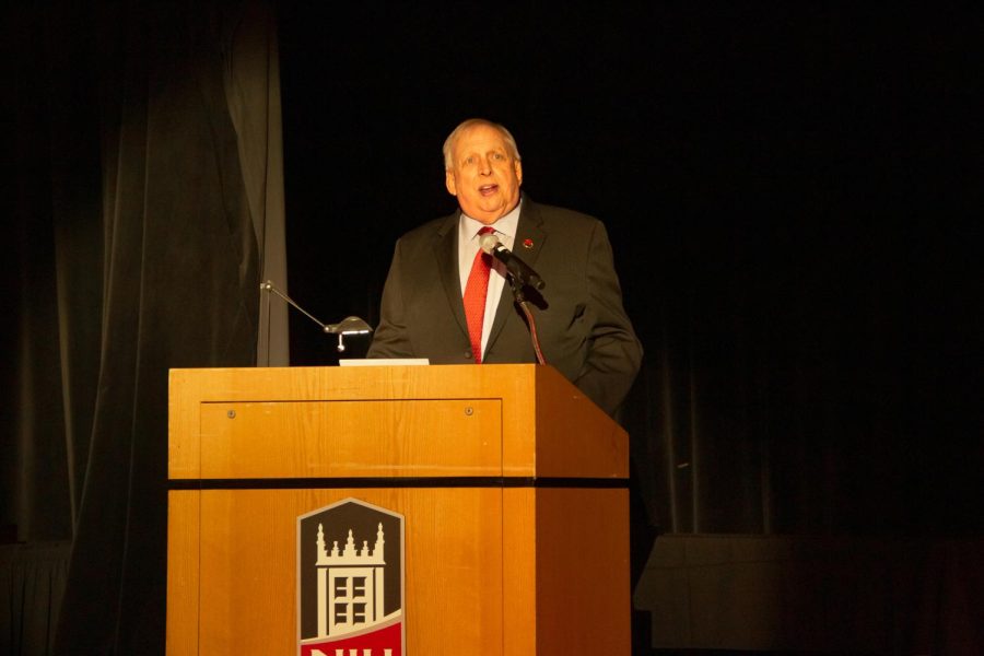 2009 inductee Bill Baker speaks as a part of the series of speakers on Saturday night at the 2022 Athletics Hall of Fame ceremony. Baker has been named a finalist for the 2023 Armed Forces Merit Award. (Mingda Wu | Northern Star)