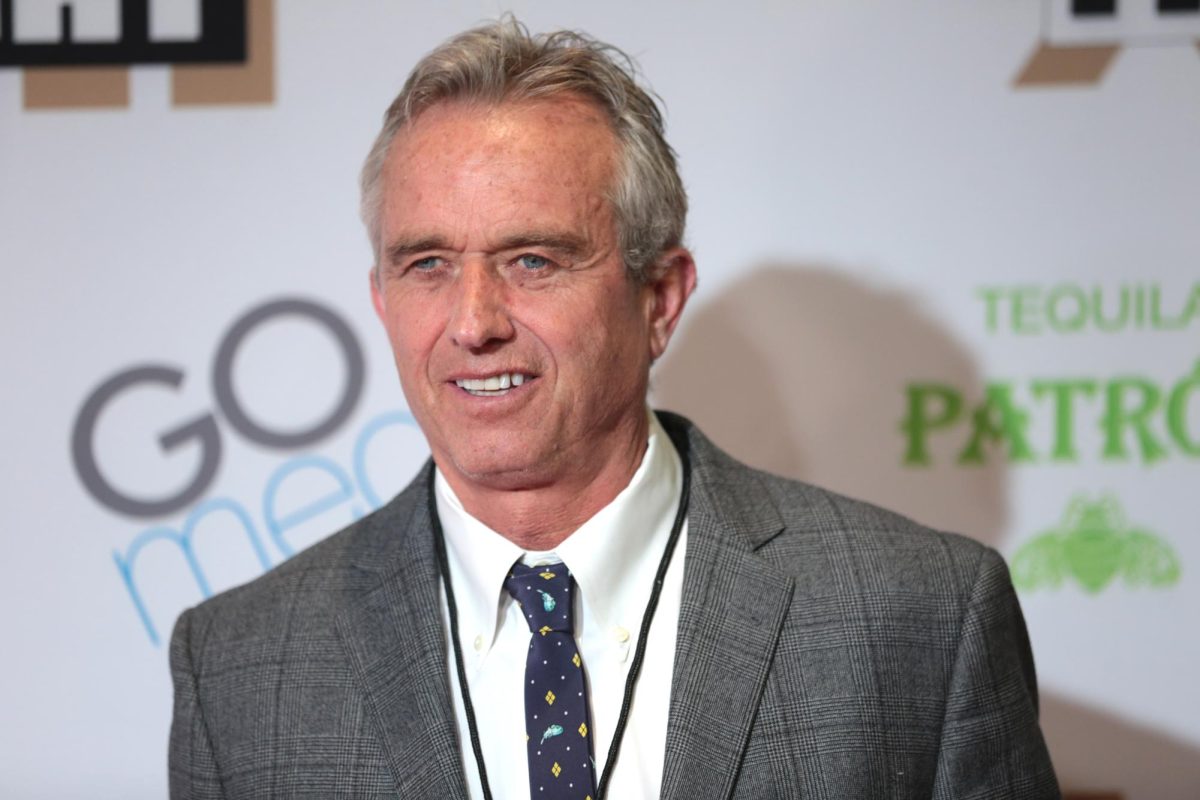 Robert F. Kennedy Jr. smiles for cameras in a gray suit and tie. Opinion Columnist Alberto Briones believes Kennedy’s independent candidacy could be dangerous for the 2024 presidential election. (Courtesy of Wikimedia Commons)