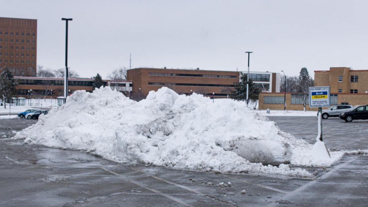 A+mound+of+snow+blocks+15+parking+spots+in+Lot+C+after+NIU%E2%80%99s+grounds+department+cleared+the+parking+lot+of+snow.+Temperatures+will+remain+below+freezing+into+the+start+of+the+semester%2C+meaning+the+mound+of+snow+will+likely+continue+to+block+parking+spots%2C+according+to+the+National+Weather+Service.+%28Sean+Reed+%7C+Northern+Star%29